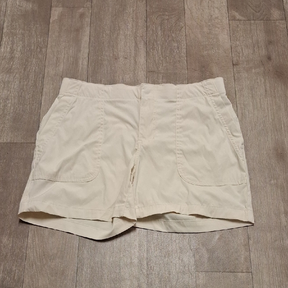 Womens Eddie Bauer Performance Cream Shorts - Picture 1 of 8